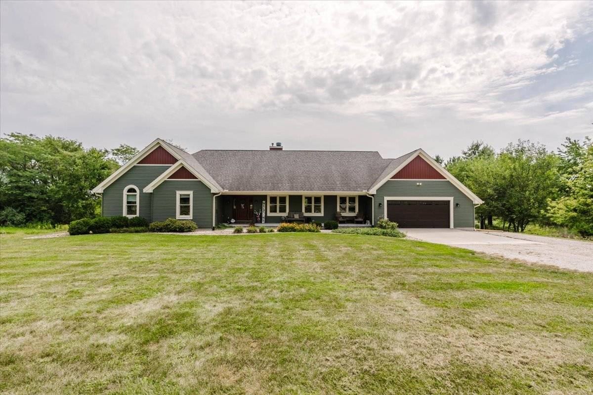 1927 County Road 500 RD, Secor, IL 61771