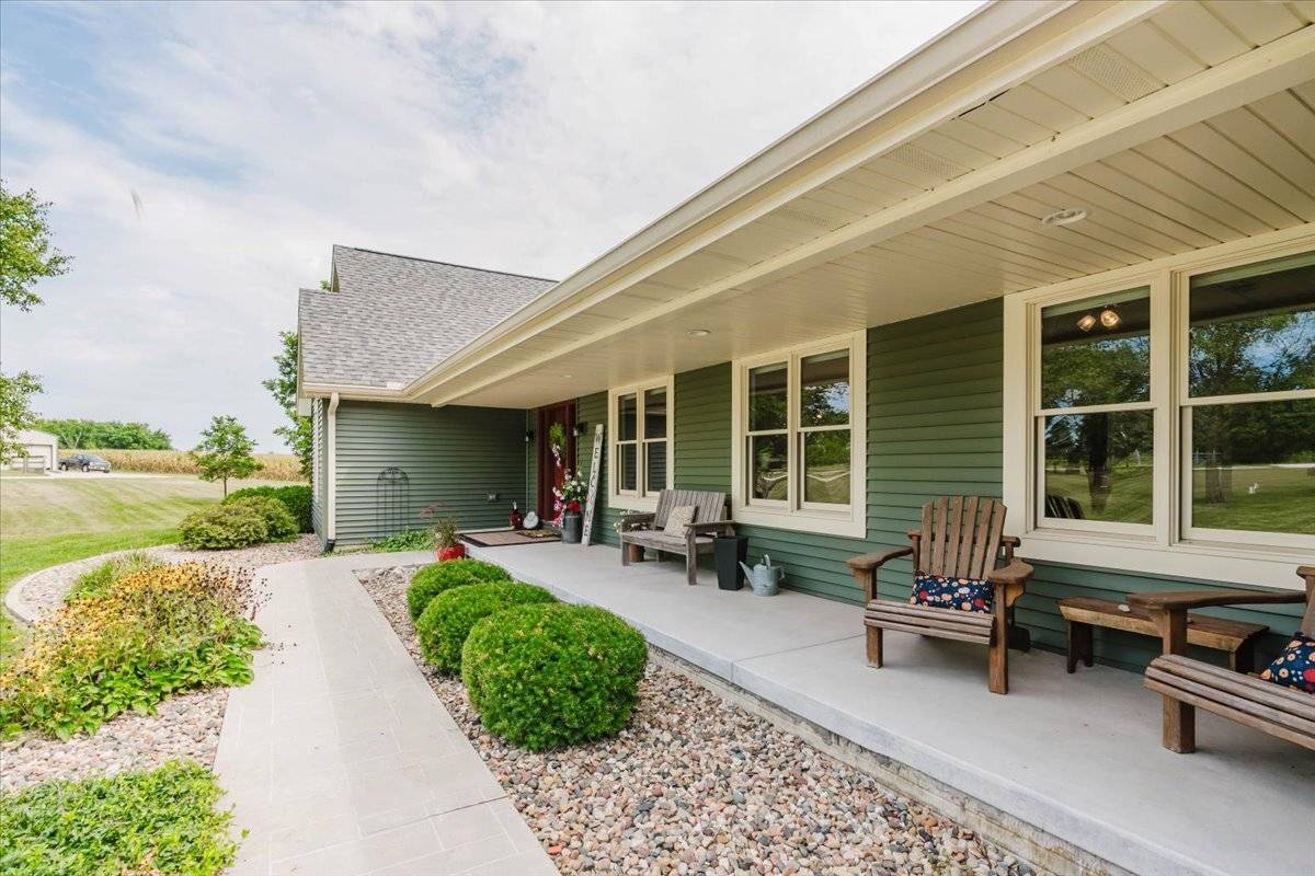 1927 County Road 500 RD, Secor, IL 61771