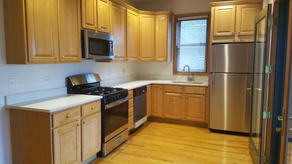 1940 W Diversey Pkwy #3W, Chicago, IL 60657
