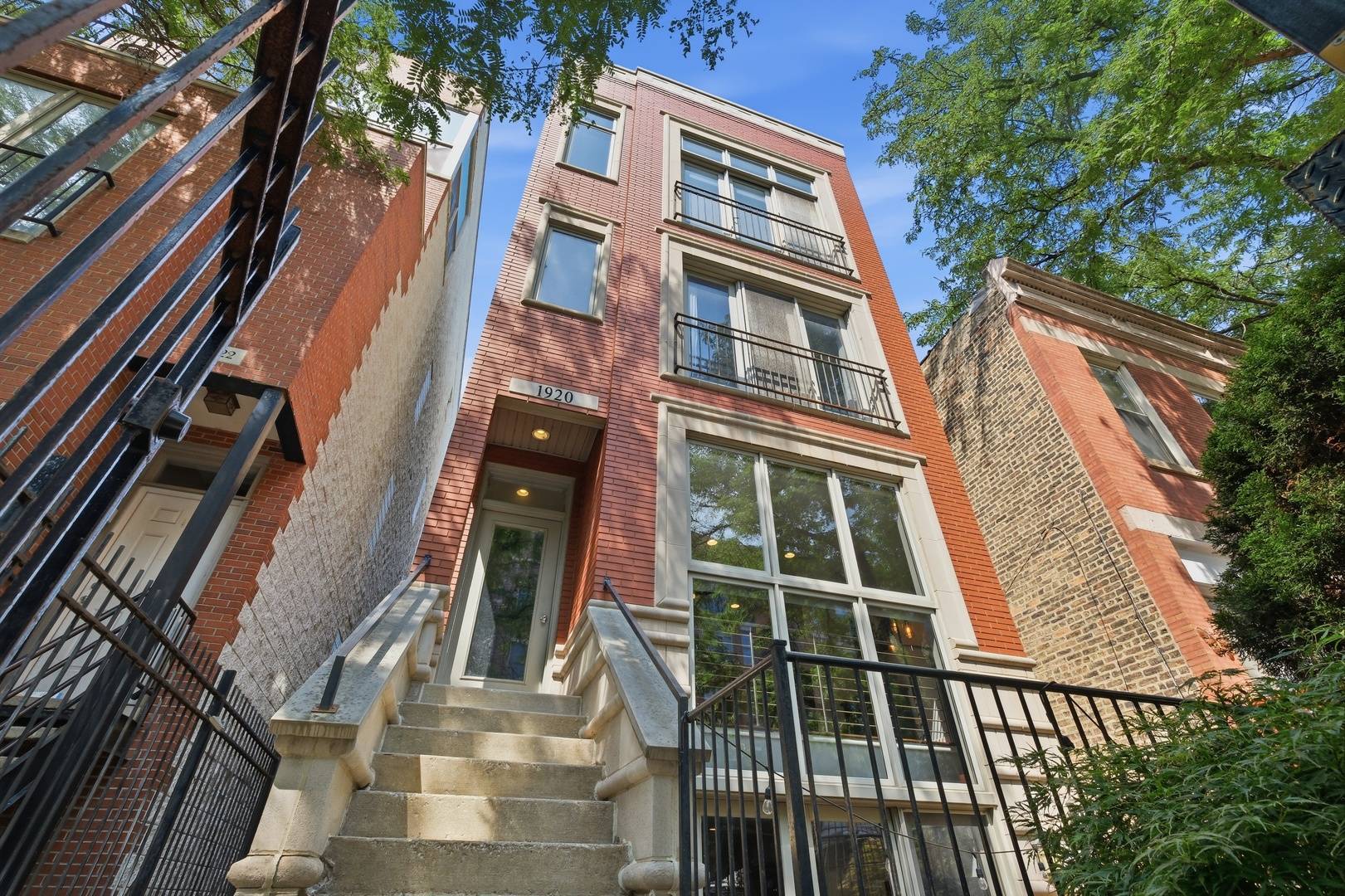 1920 W Diversey Pkwy #1, Chicago, IL 60614