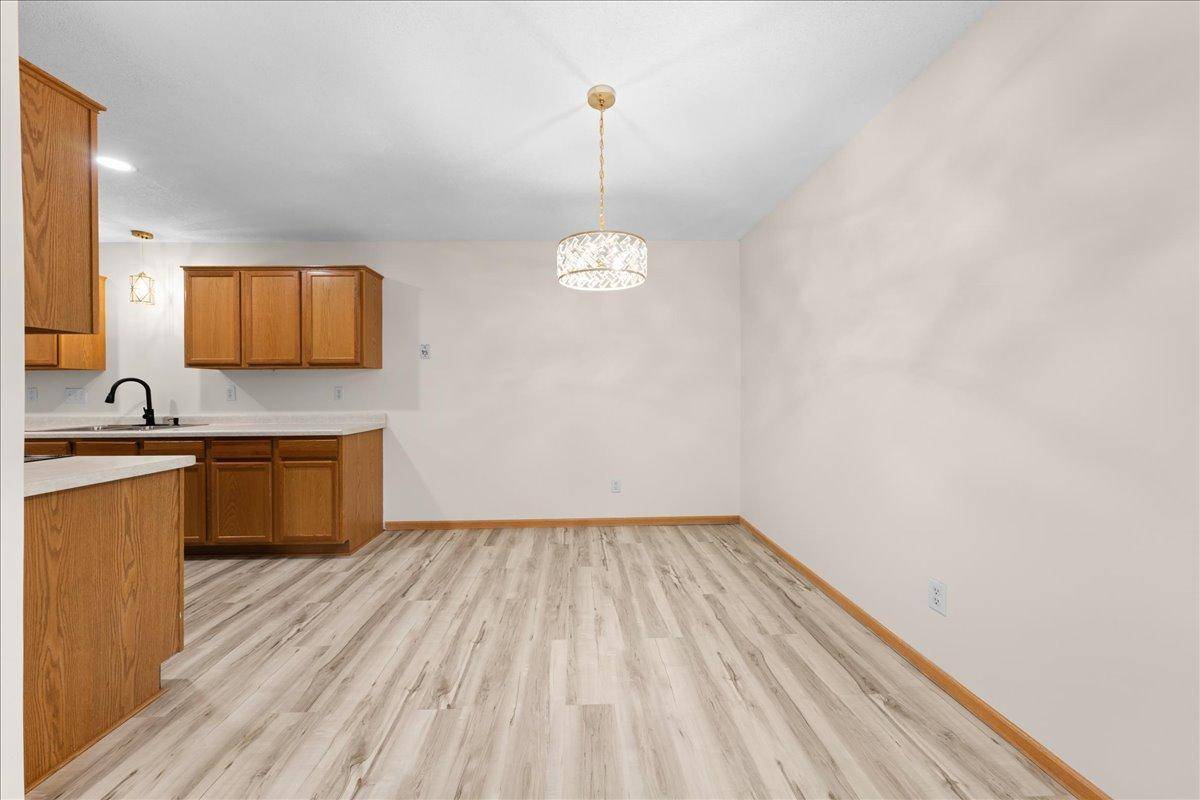 617 Grandview WAY, Hudson, WI 54016