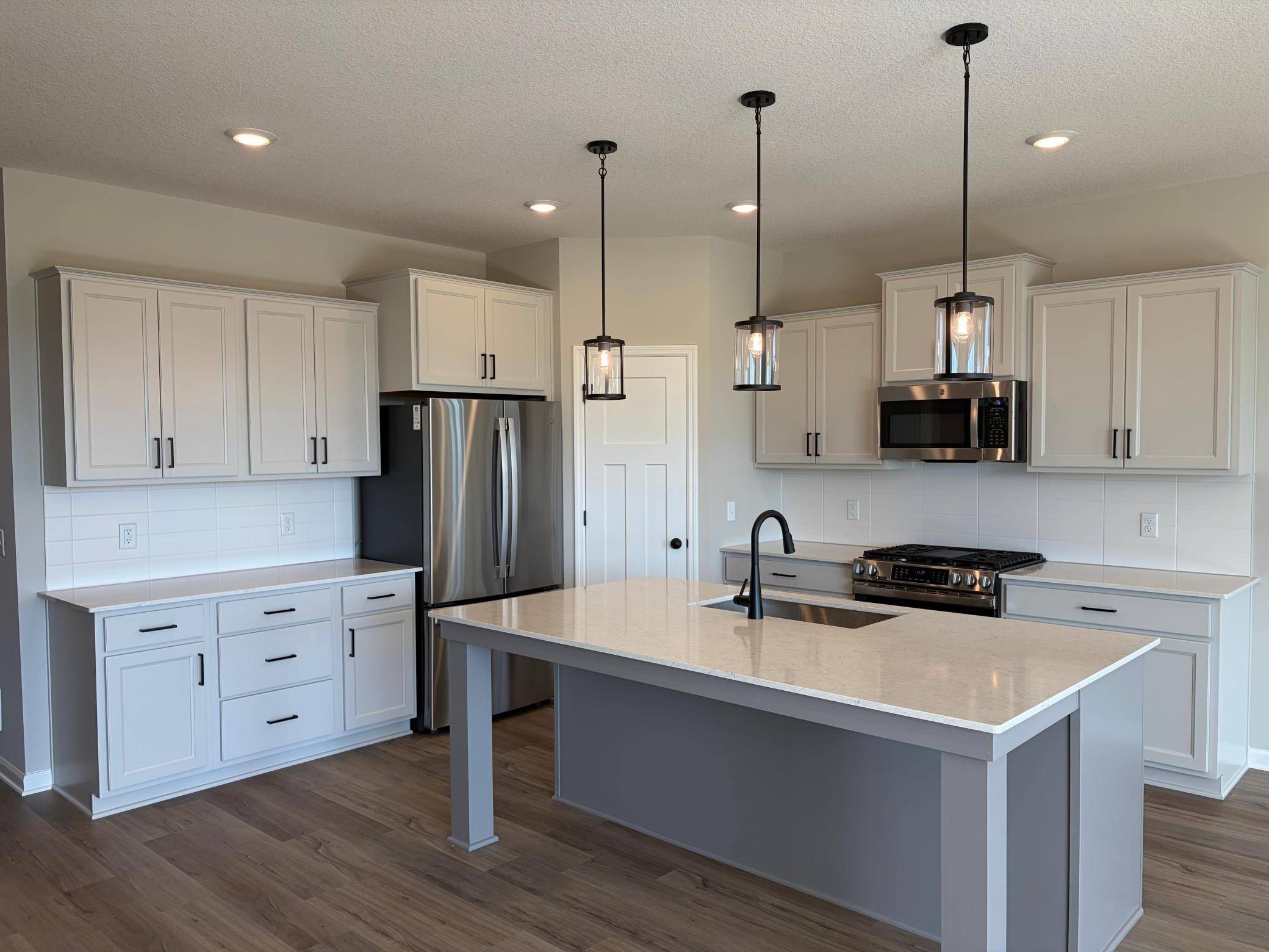 8199 Haywood DR, Lino Lakes, MN 55014