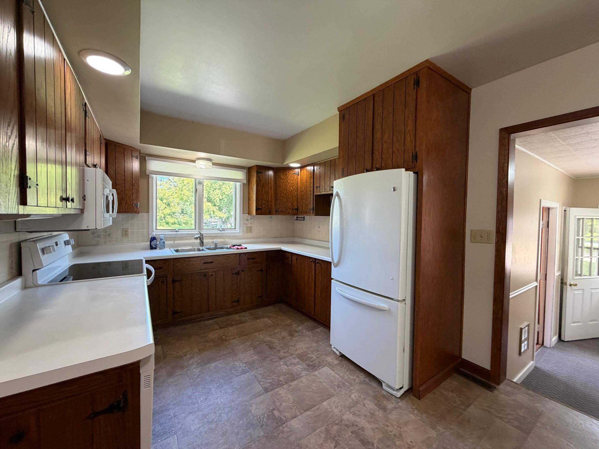 501 Center ST E, Roseau, MN 56751