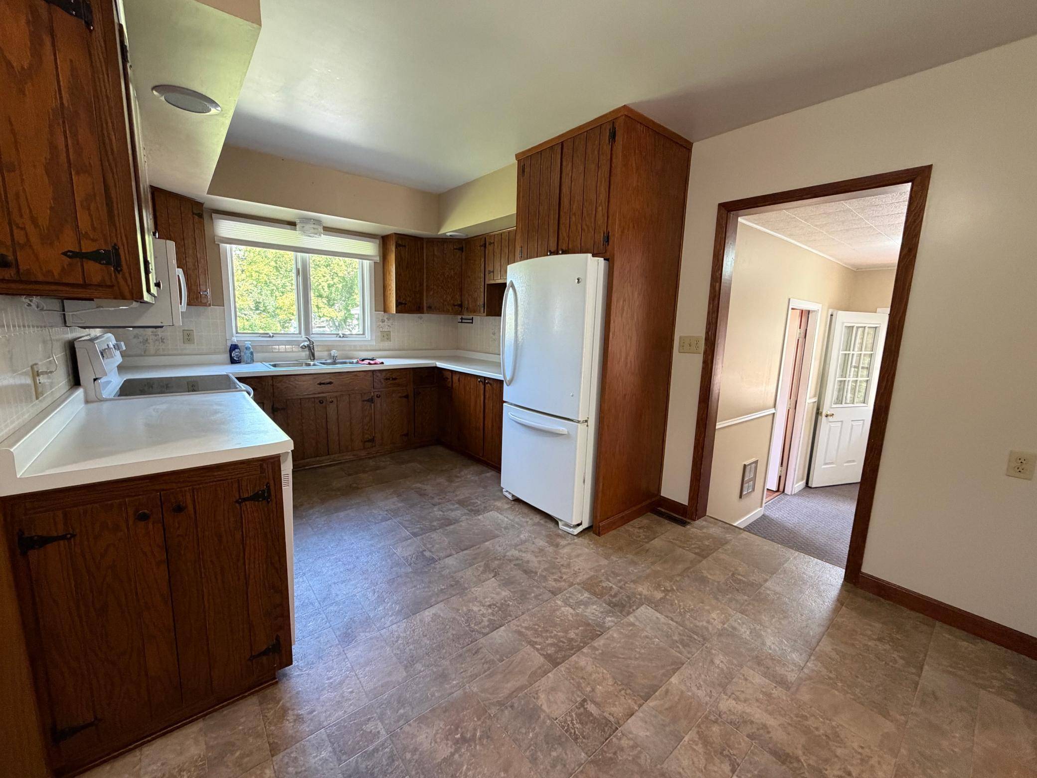 501 Center ST E, Roseau, MN 56751