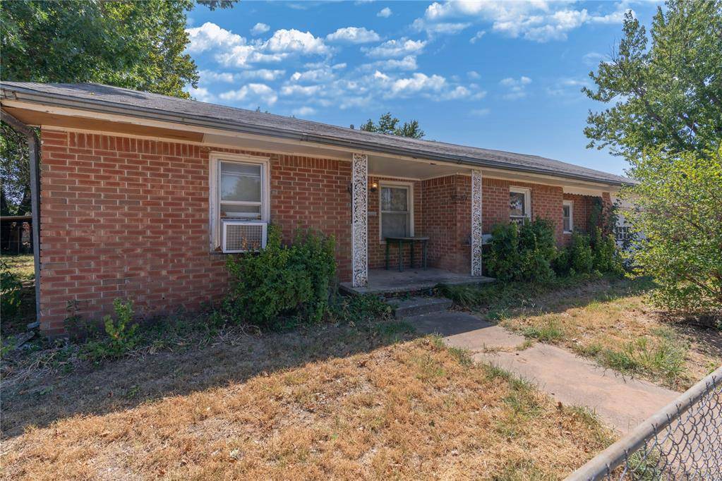 1923 W Louisiana AVE, Chickasha, OK 73018