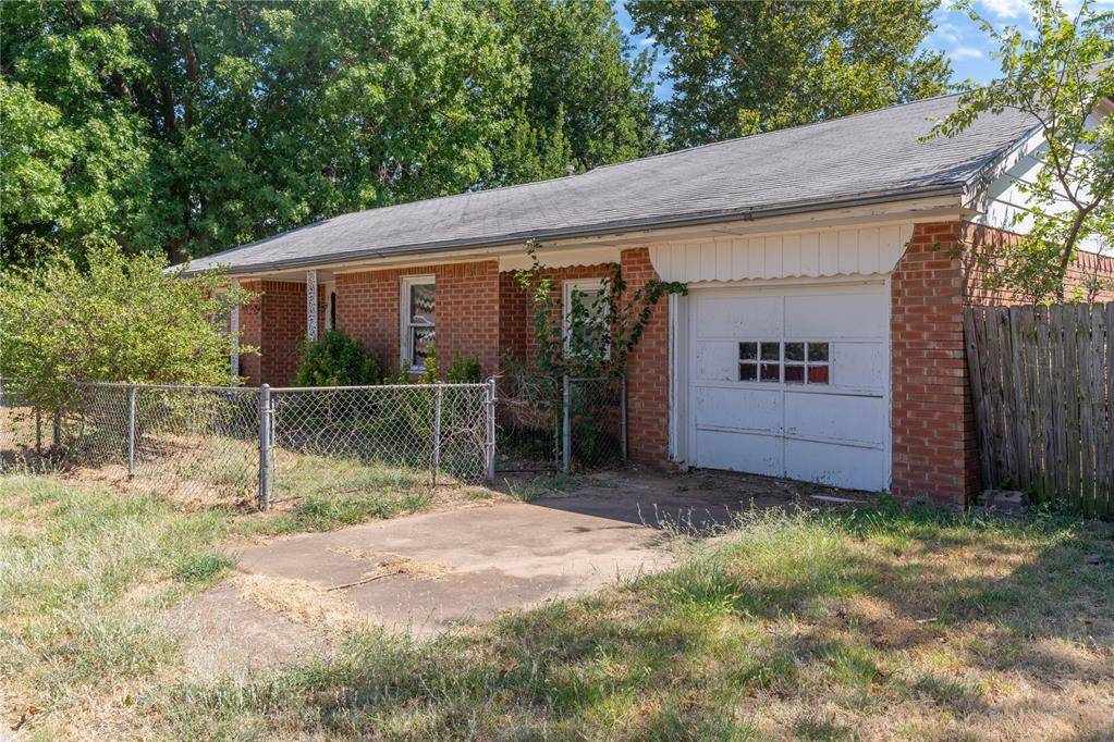 1923 W Louisiana AVE, Chickasha, OK 73018