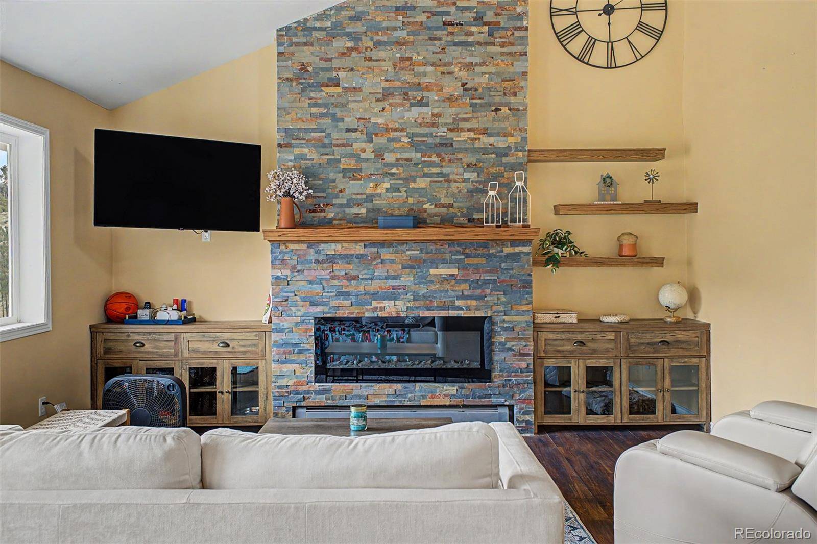 38 Navajo CT, Lyons, CO 80540