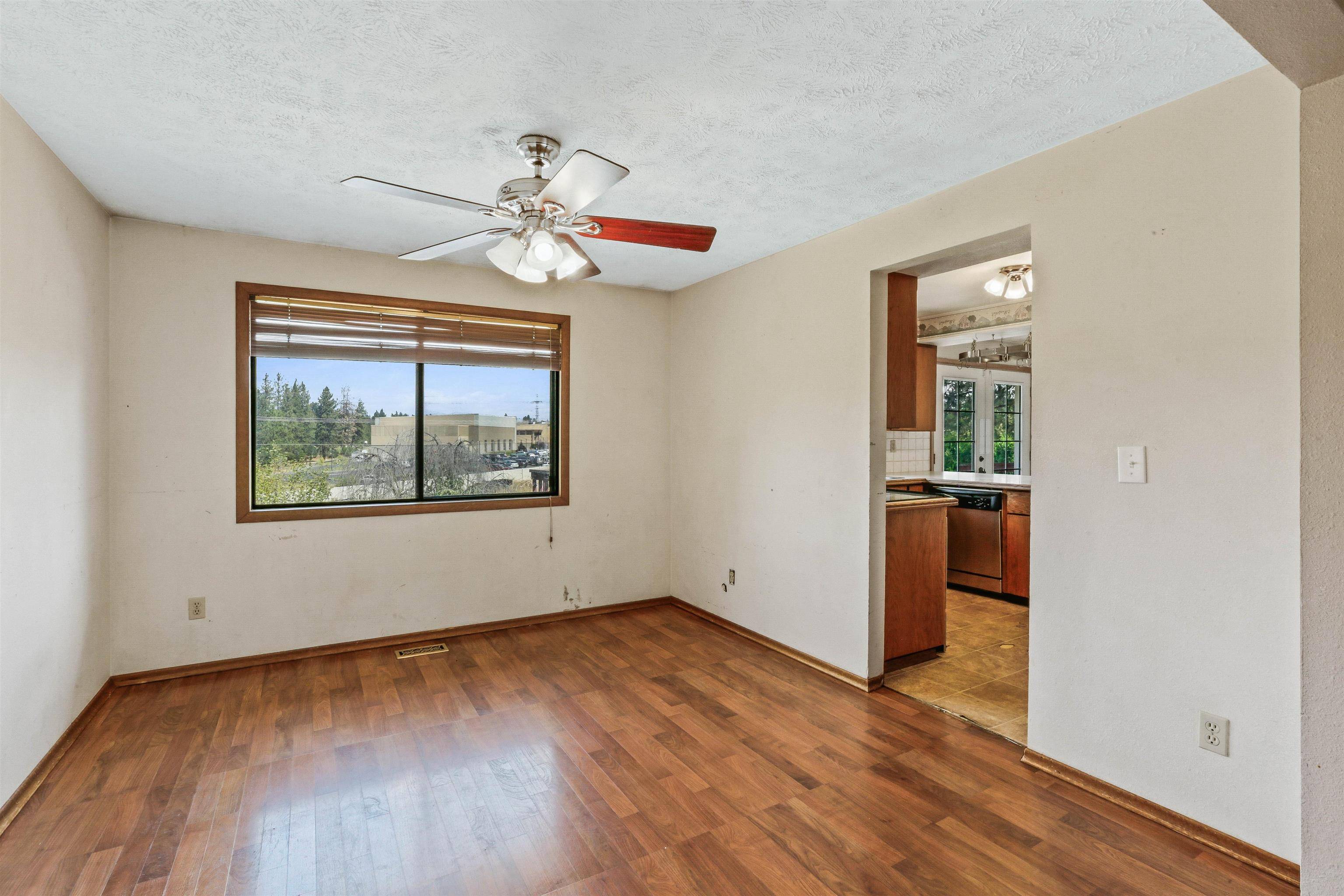 10806 N College Place Dr, Spokane, WA 99218