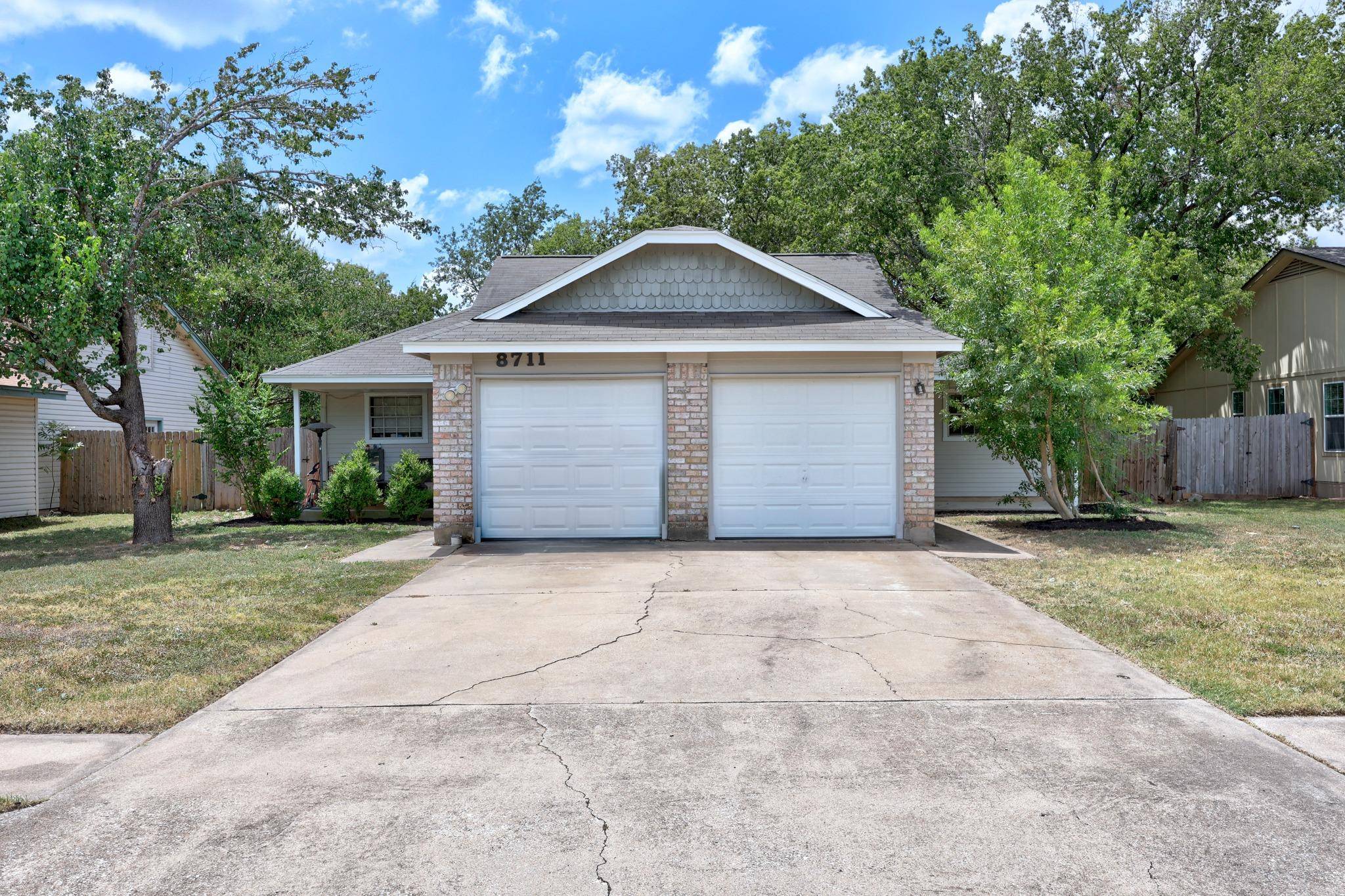 8711 Pineridge DR, Austin, TX 78729
