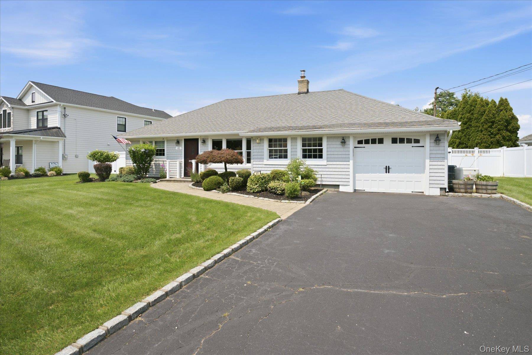 45 Polo RD, Massapequa, NY 11758