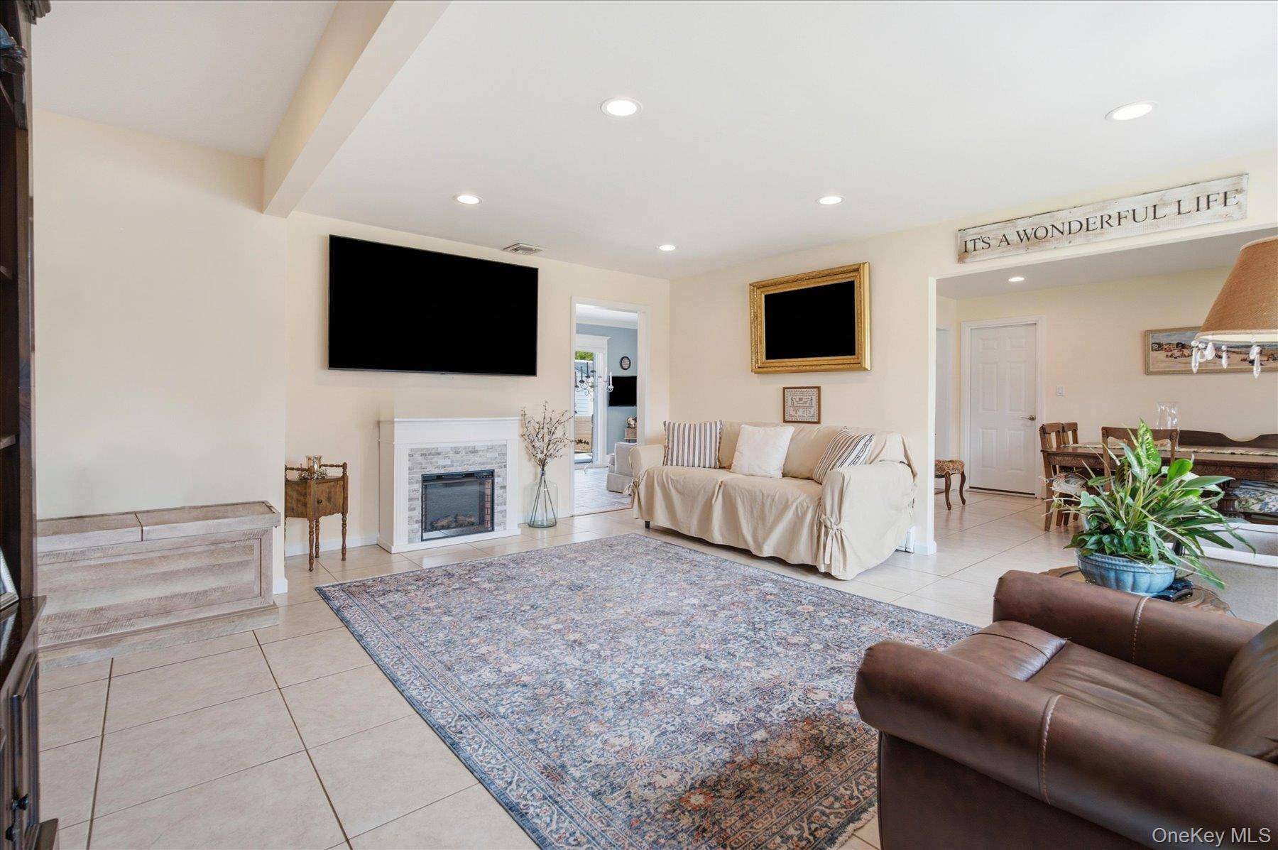45 Polo RD, Massapequa, NY 11758