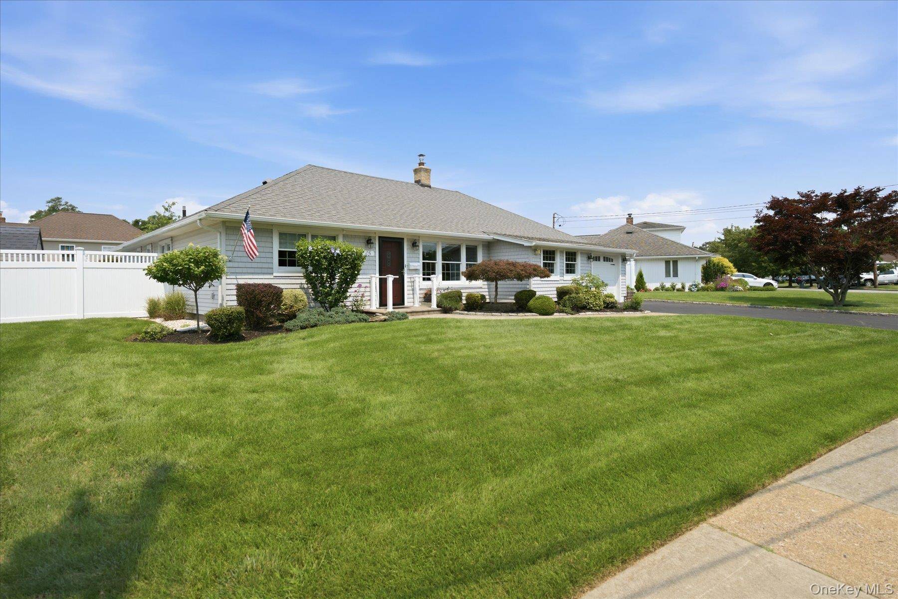 45 Polo RD, Massapequa, NY 11758