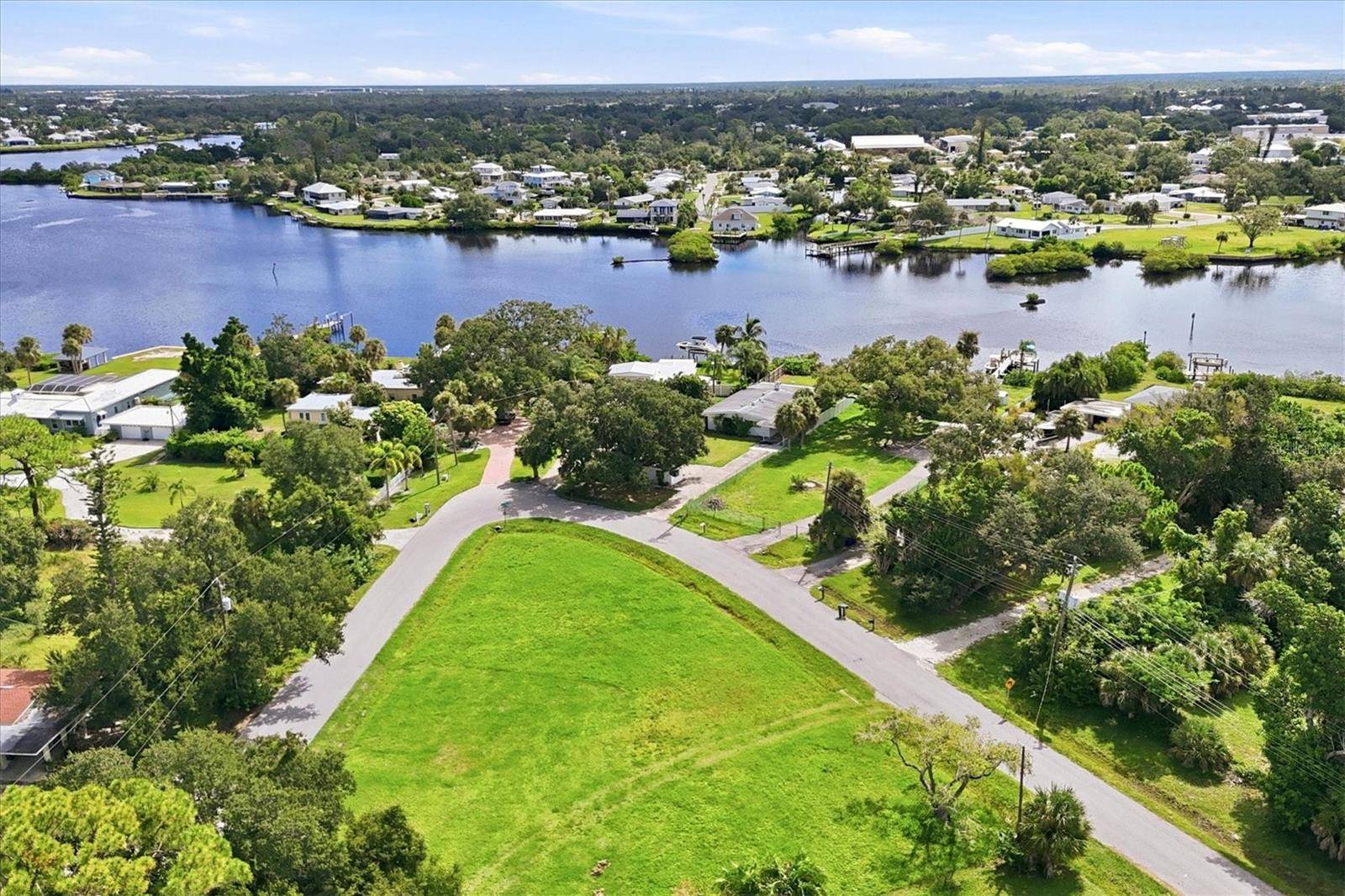 114 MAGNOLIA AVE, Nokomis, FL 34275