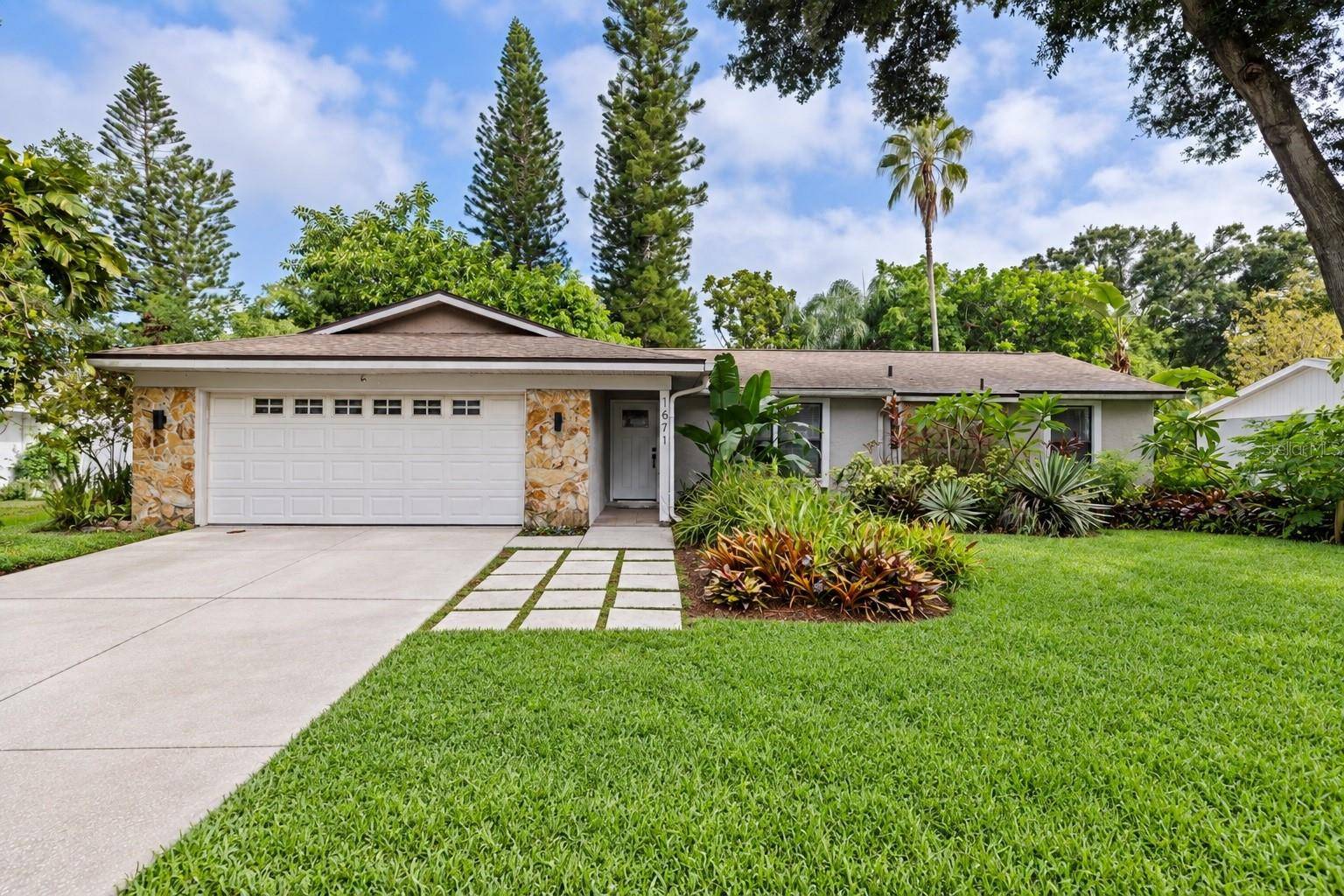 1671 CASTLEWOOD LN, Palm Harbor, FL 34683