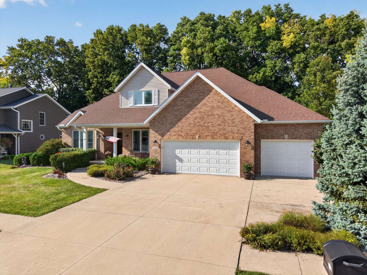 1120 Country Oak DR, Ottawa, IL 61350