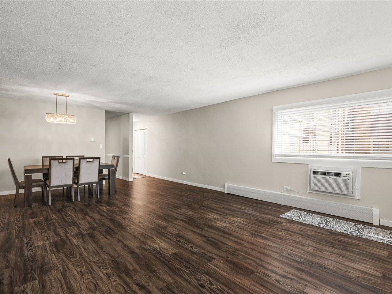 212A Collen DR #123, Lombard, IL 60148