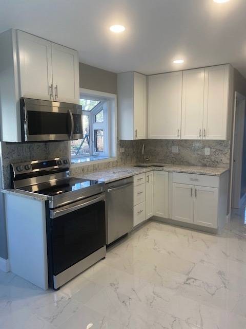 405 Blue Grass CT, Naperville, IL 60563