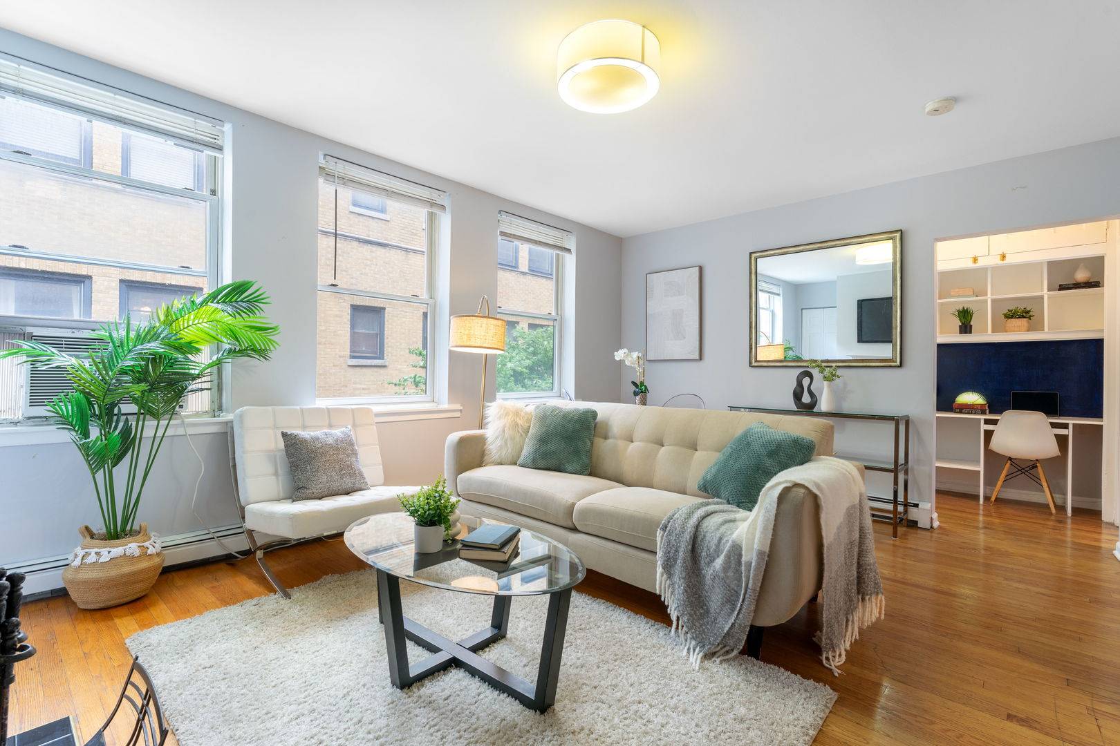 626 W Waveland AVE #3B, Chicago, IL 60613