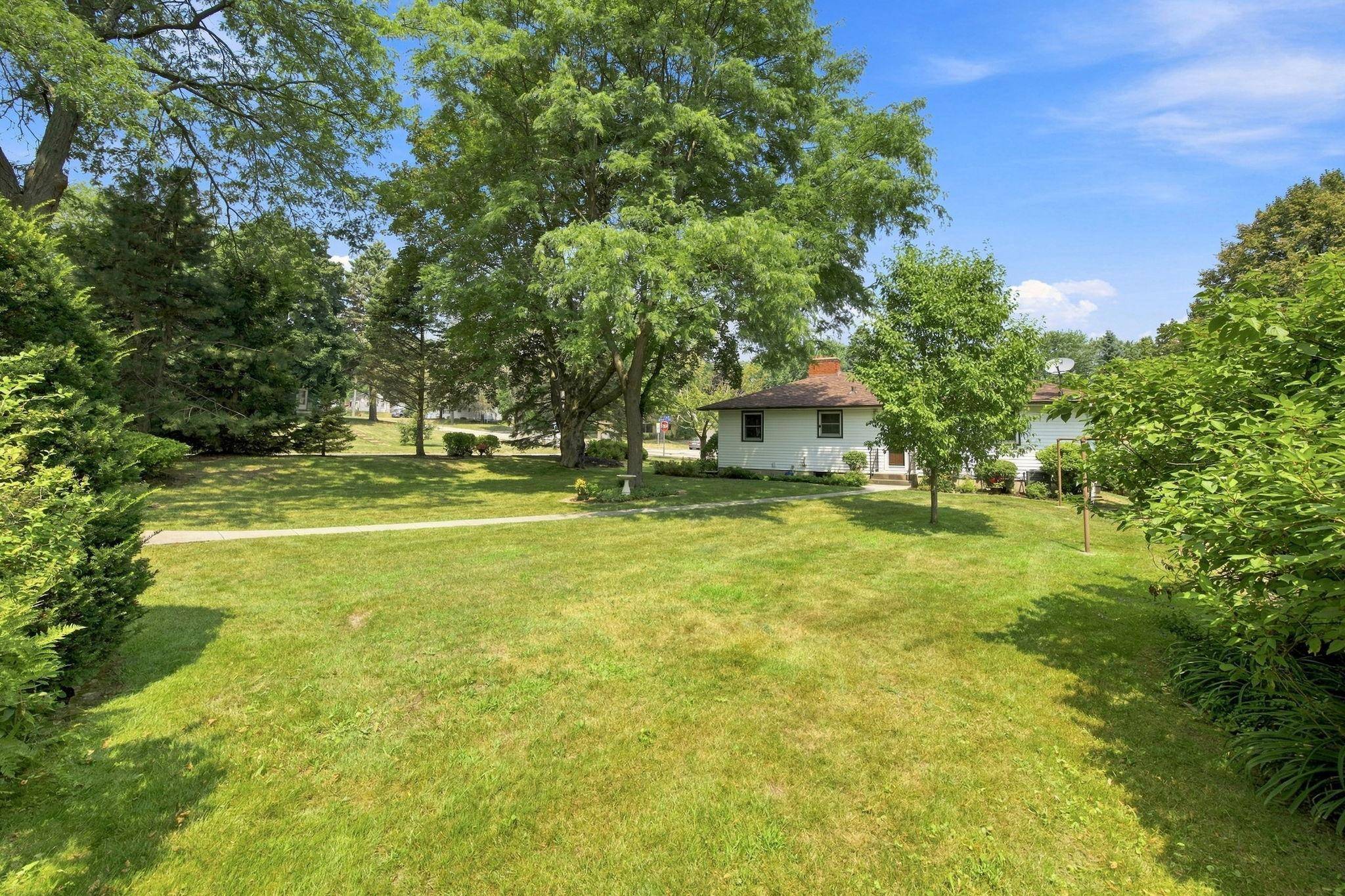 2464 Holloway AVE E, North Saint Paul, MN 55109