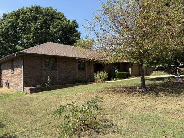 1503 Woodland CIR, Mountain Grove, MO 65711