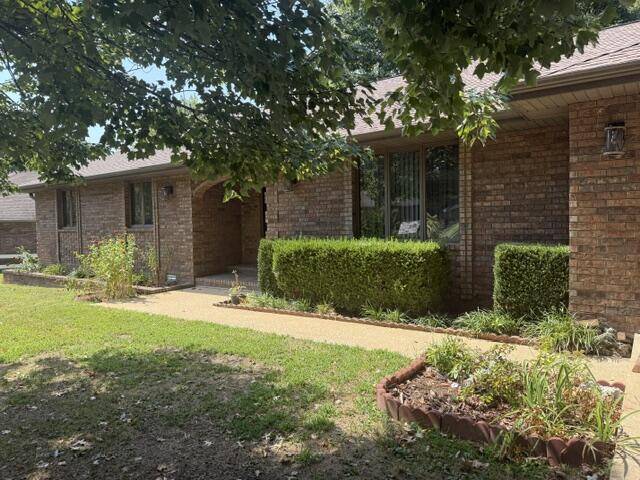 1503 Woodland CIR, Mountain Grove, MO 65711