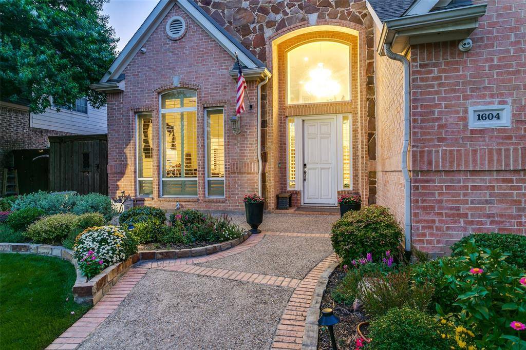 1604 Mcgreg Lane, Carrollton, TX 75010