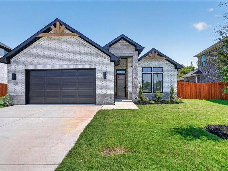 118 Emma Street, Red Oak, TX 75154