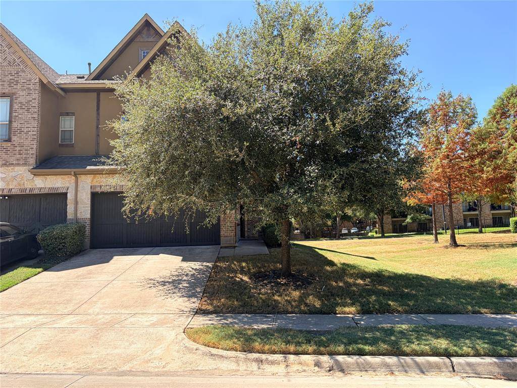950 Brook Forest Lane, Euless, TX 76039