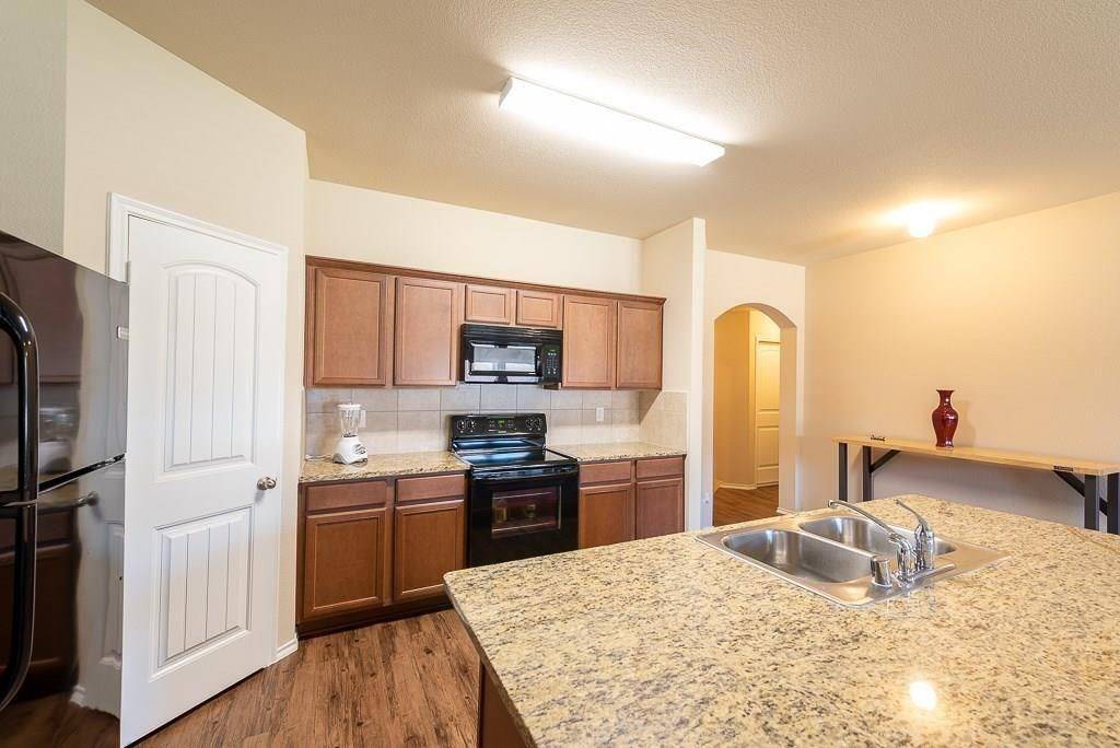 2126 Shady Glen Trail, Princeton, TX 75407