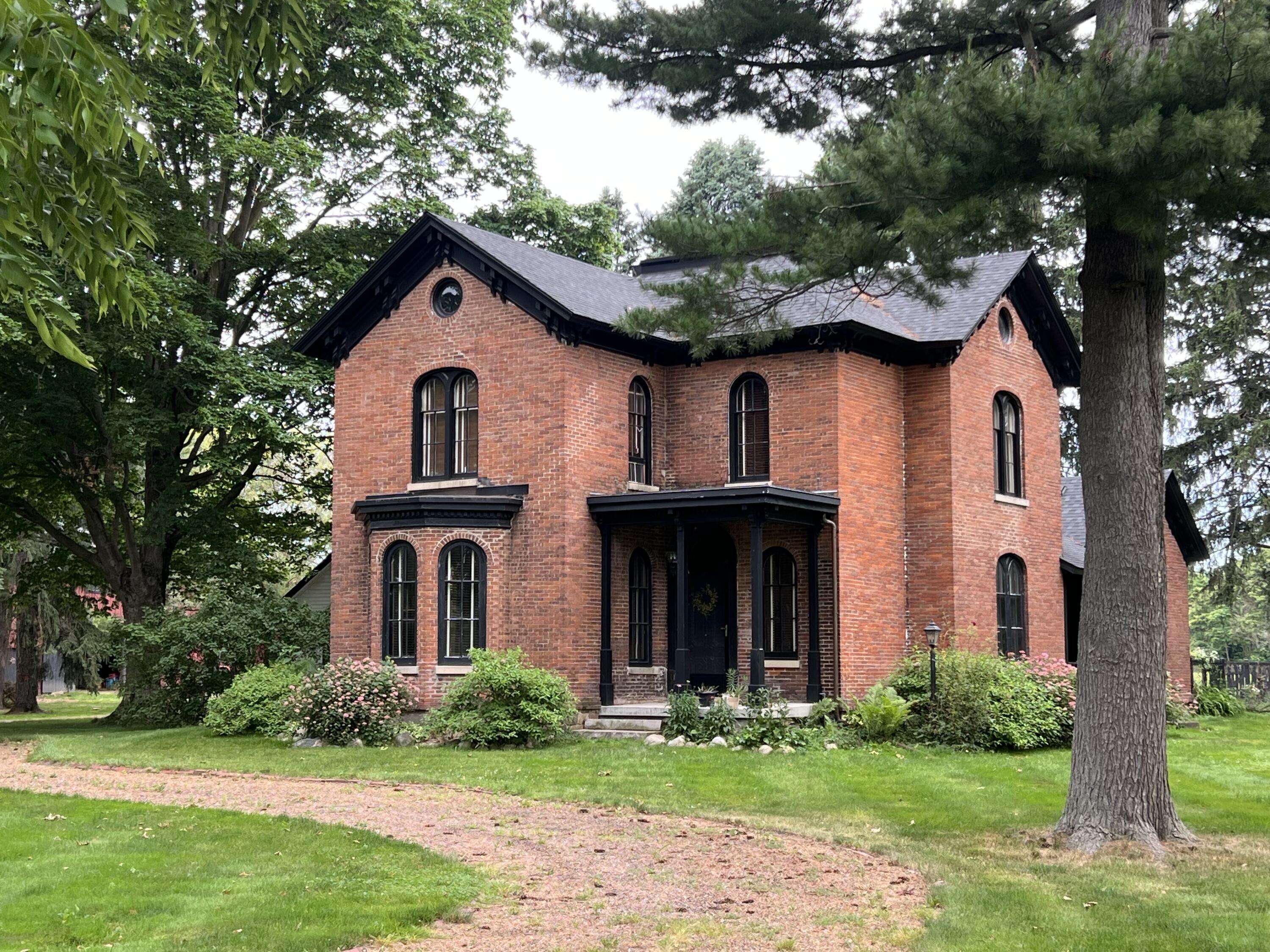 3995 W Bertrand RD, Bertrand Twp, MI 49120