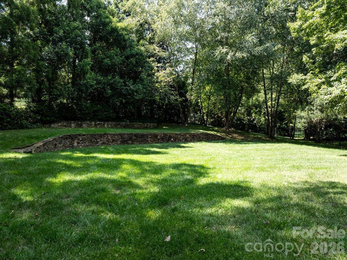 2200 Queens RD E, Charlotte, NC 28207