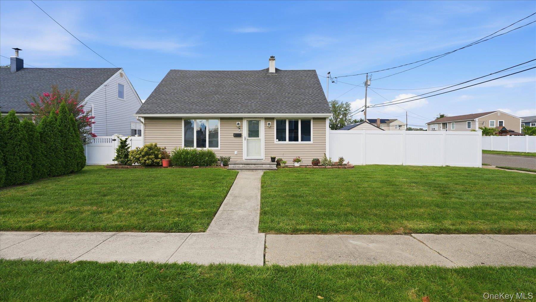 47 Berkeley PL, Massapequa, NY 11758