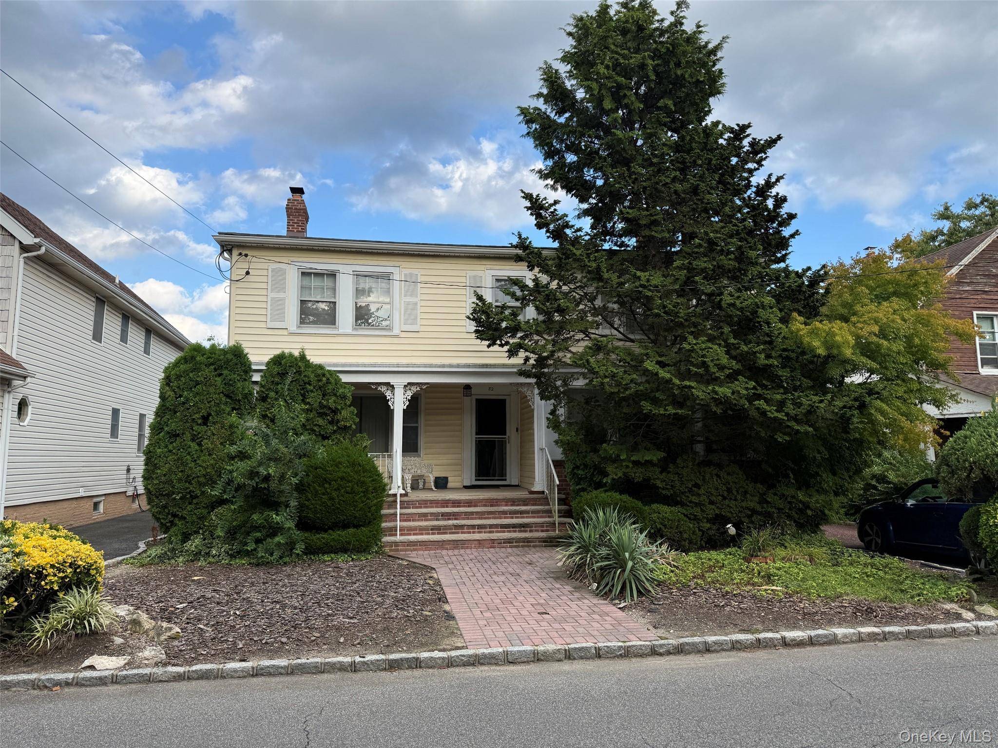 82 Auerbach LN, Lawrence, NY 11559
