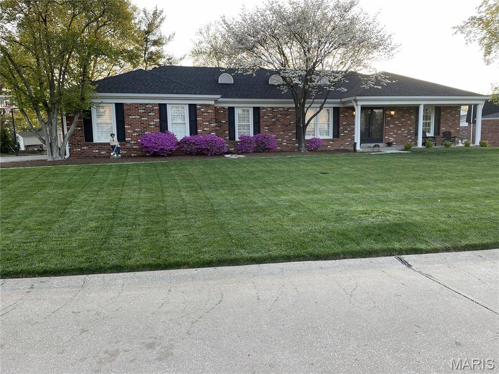 315 Prince Towne DR, Creve Coeur, MO 63141