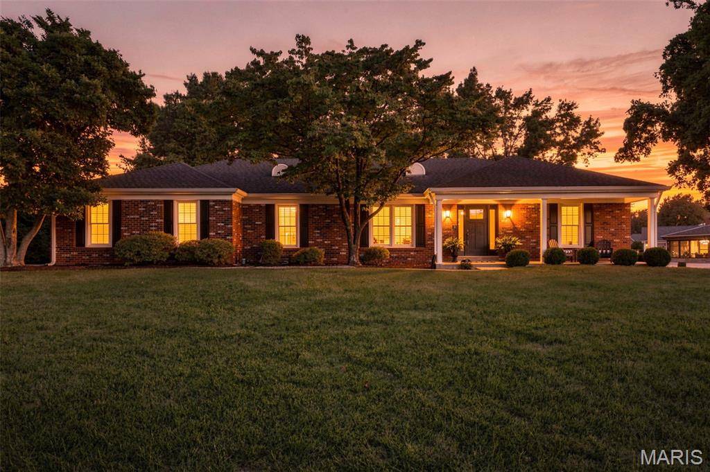 315 Prince Towne DR, Creve Coeur, MO 63141