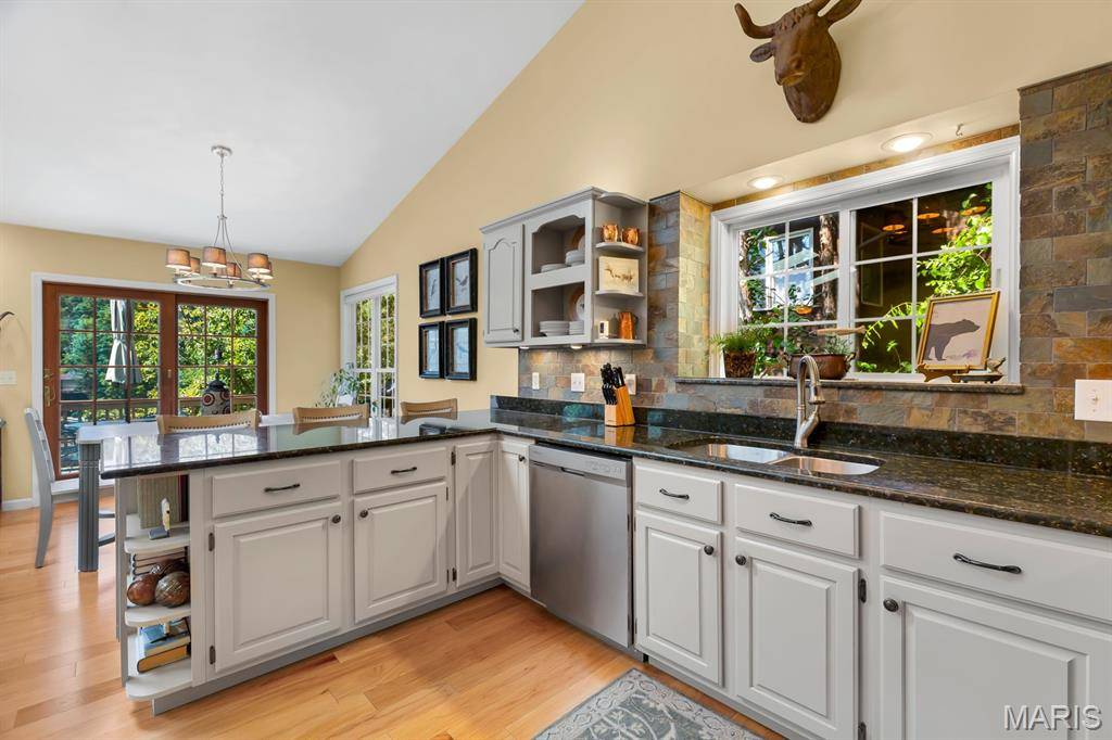 1378 S Lake Sherwood DR, Lake Sherwood, MO 63357