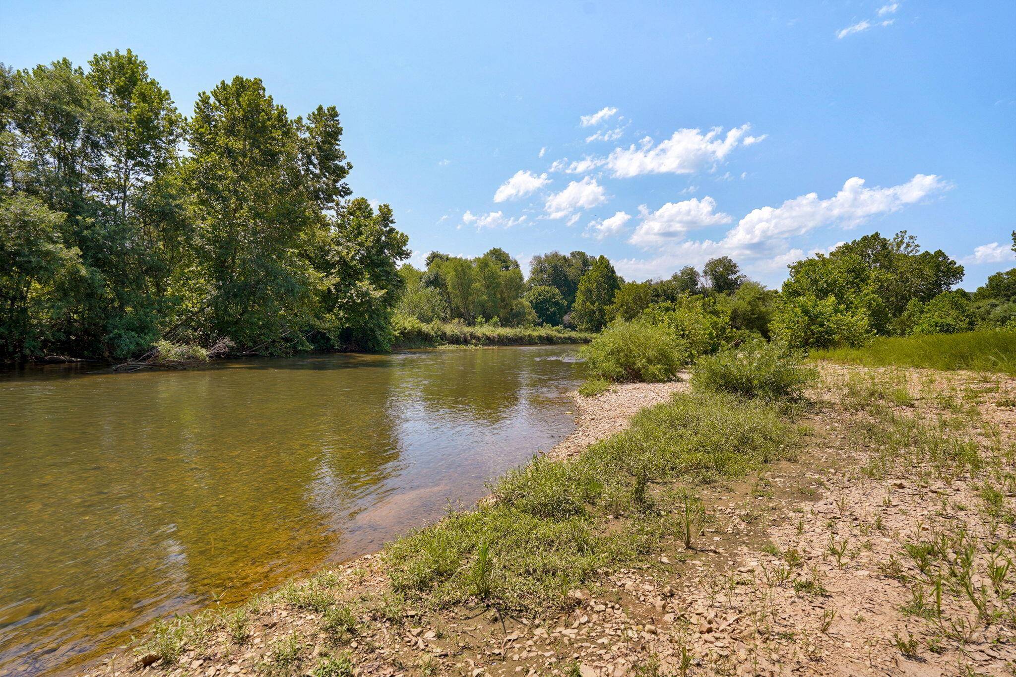 1627 W Riverbluff LN, Nixa, MO 65714