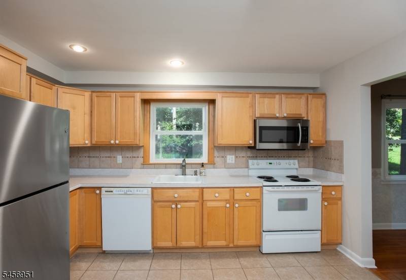 35 Rock Road West, Green Brook Twp., NJ 08812