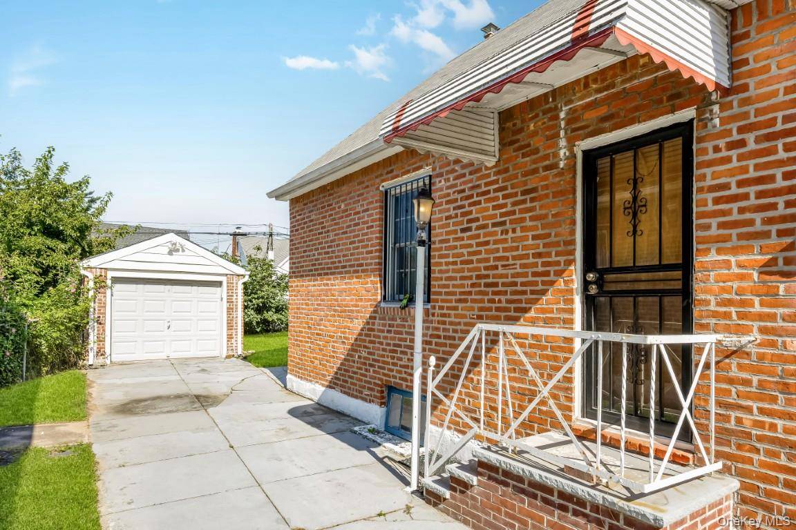 116-36 234th ST, Cambria Heights, NY 11411