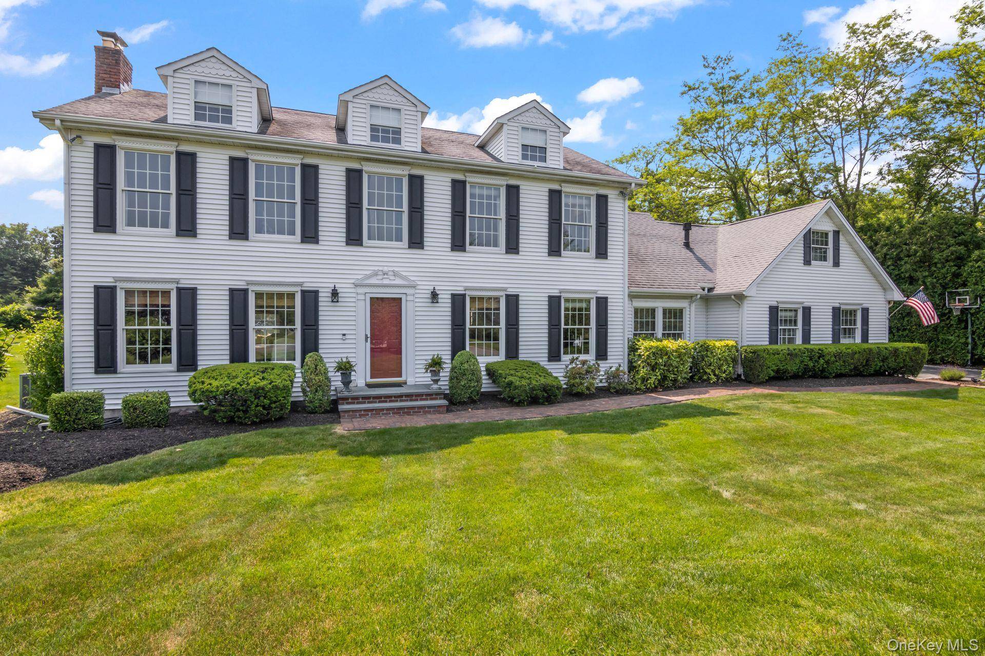 17 Lemark CT, East Setauket, NY 11733