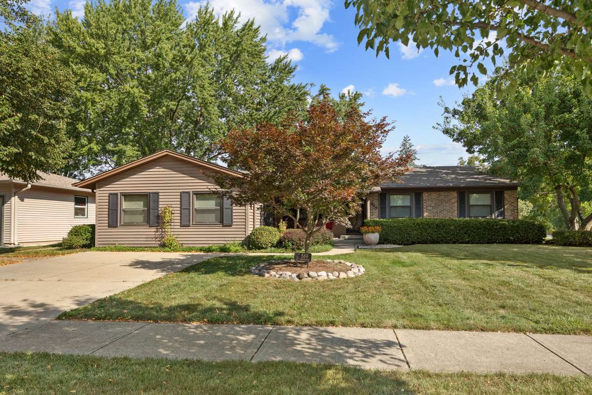 569 Northampton CIR, Elk Grove Village, IL 60007