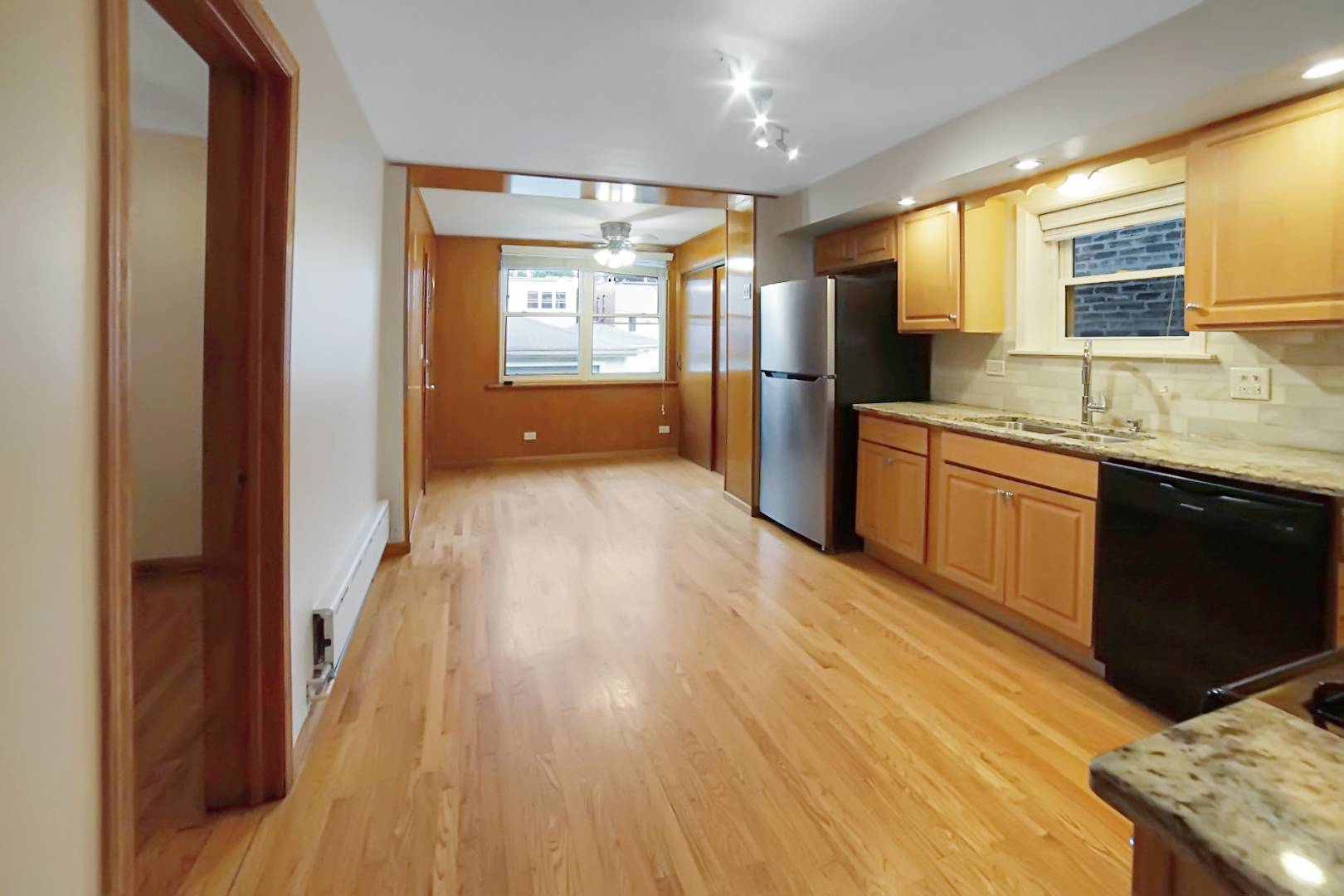 5028 W Pensacola ST #1, Chicago, IL 60641