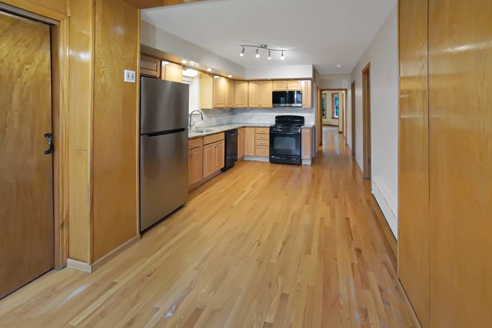5028 W Pensacola ST #1, Chicago, IL 60641