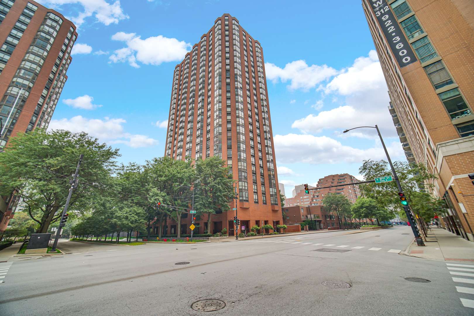 899 S Plymouth CT #1602, Chicago, IL 60605