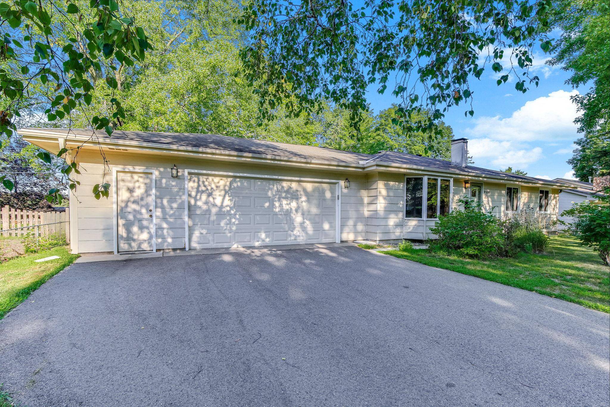8500 Quinn AVE S, Bloomington, MN 55437