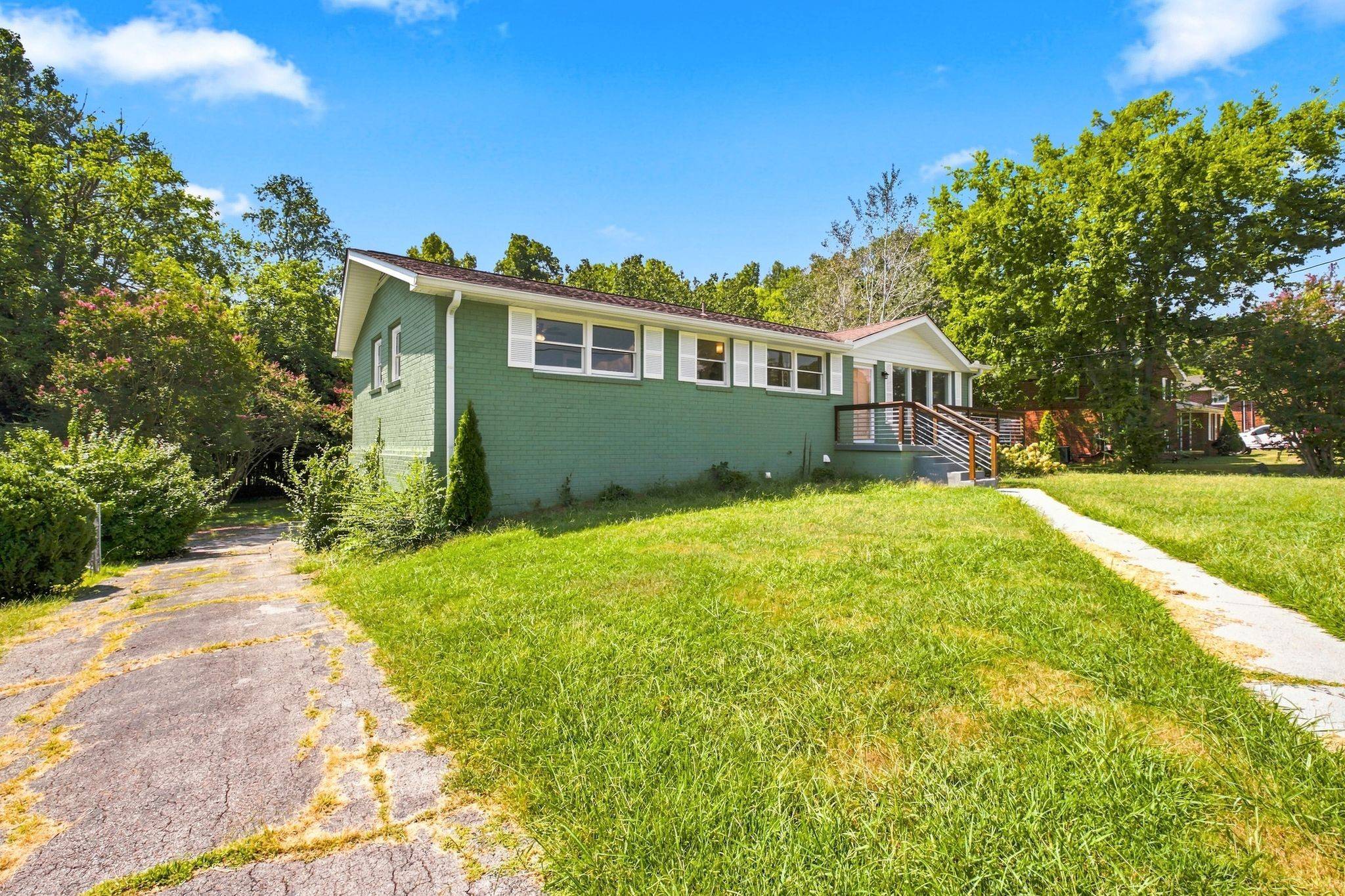 1614 Shady Cir, Lebanon, TN 37087