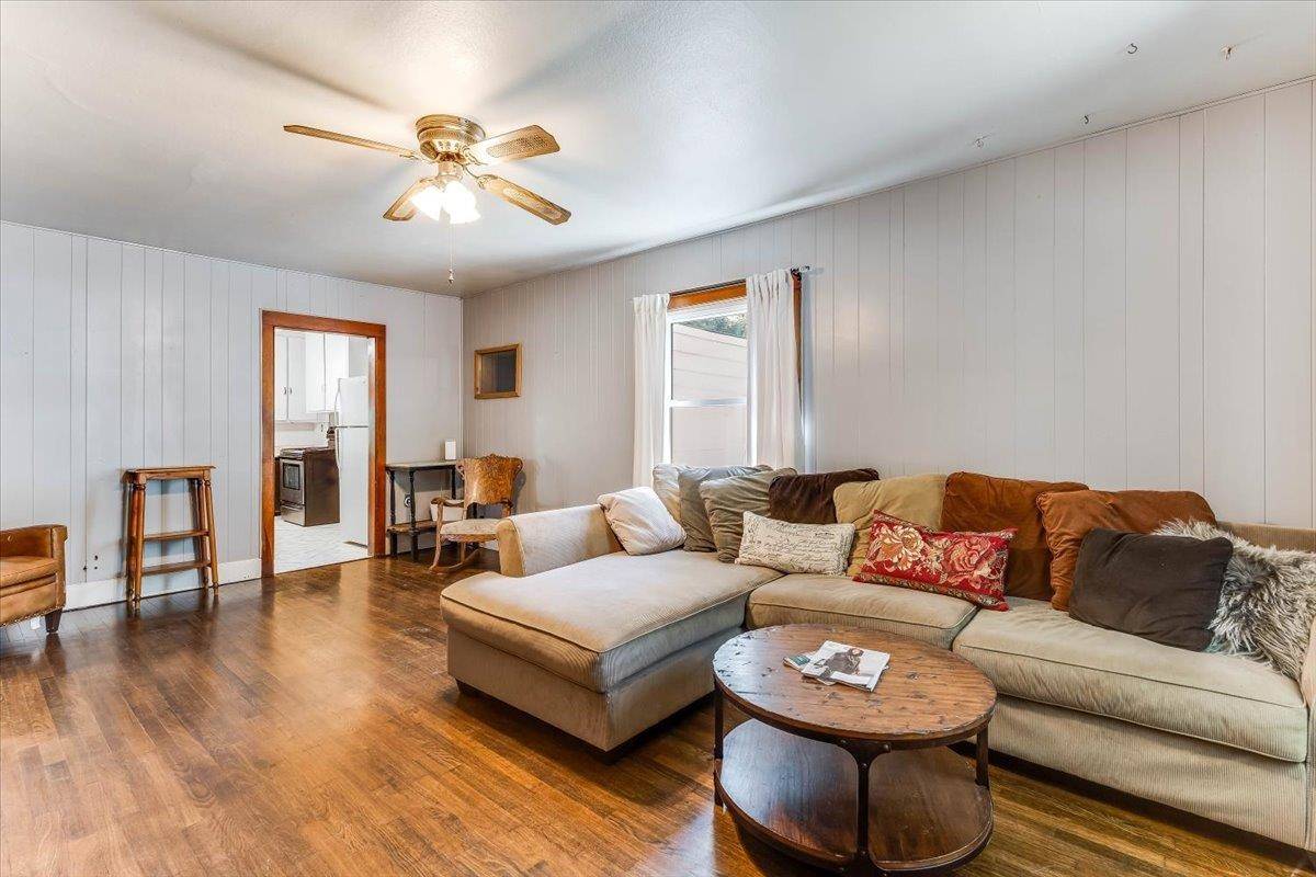 323 E Broadway, Augusta, KS 67010