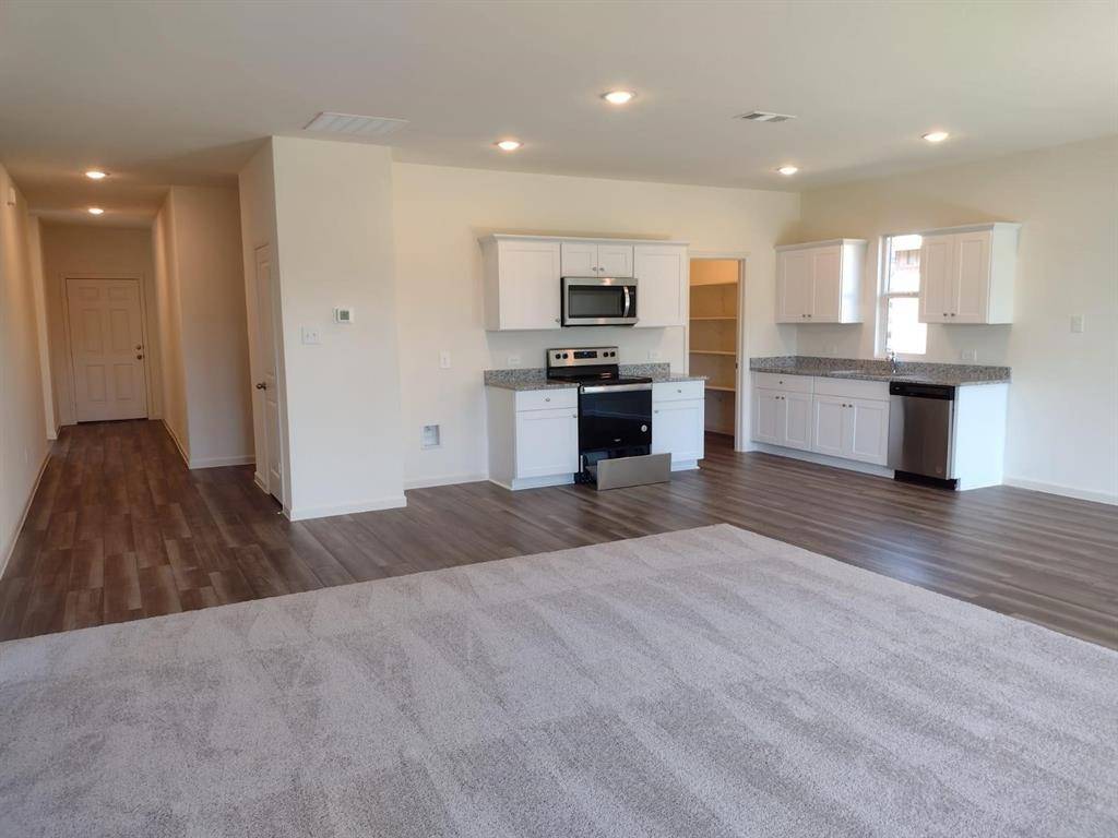 1565 Shadow Hawk Drive, Fort Worth, TX 76052