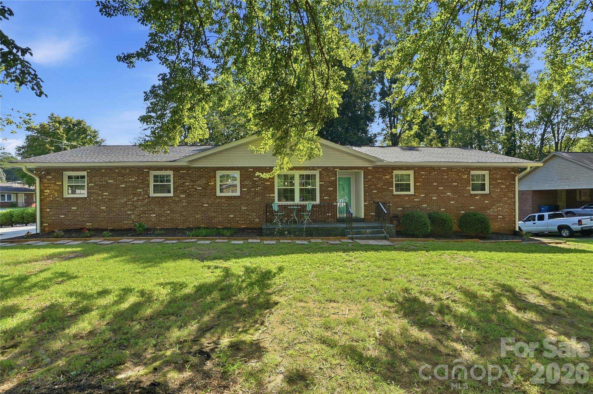 1690 26th ST NE, Hickory, NC 28601