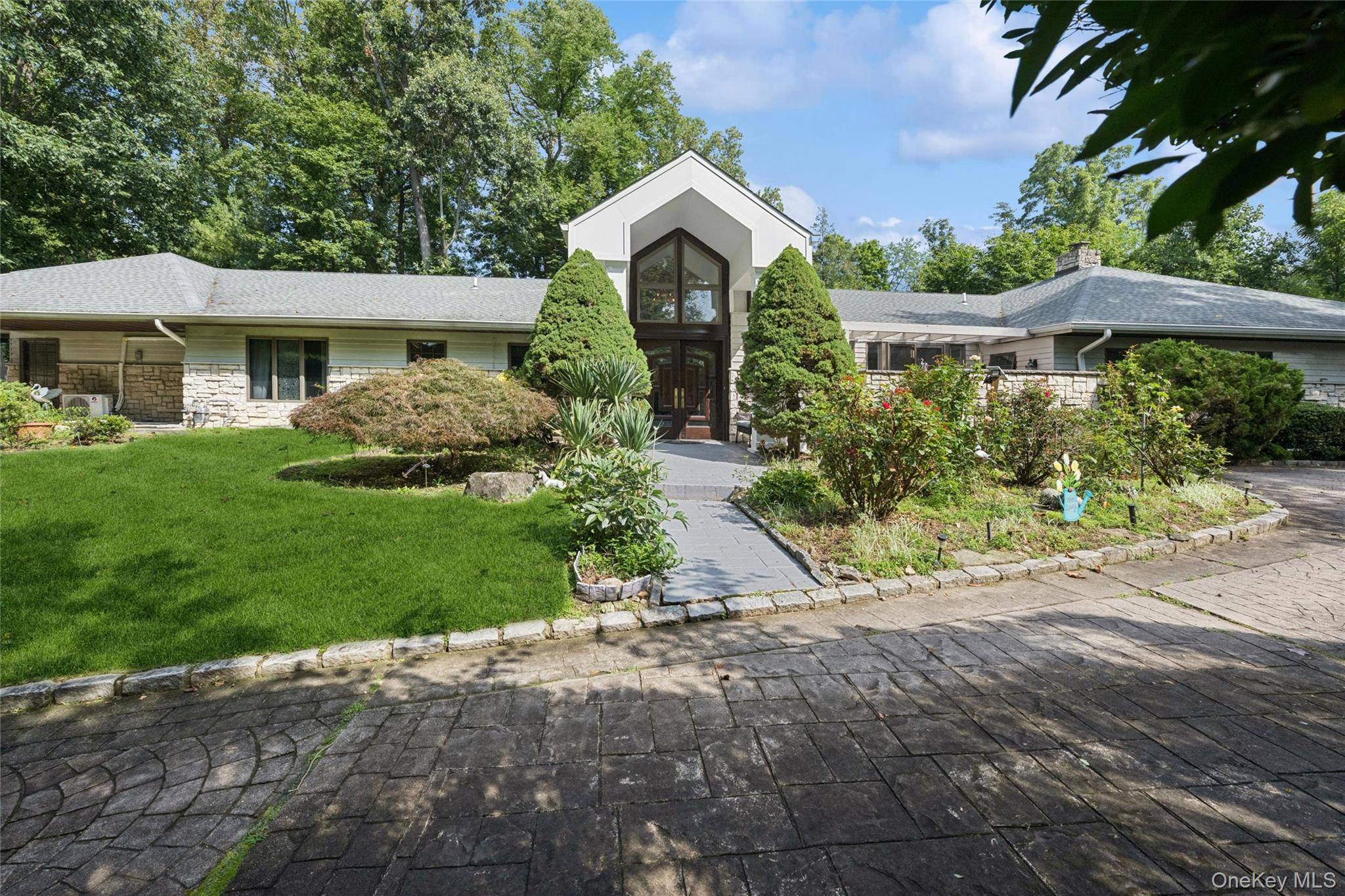 1 Engineers RD, Roslyn, NY 11576